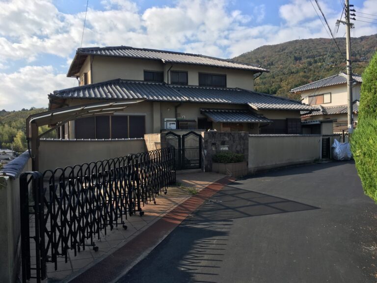 建物が傾いて擁壁が危険な物件